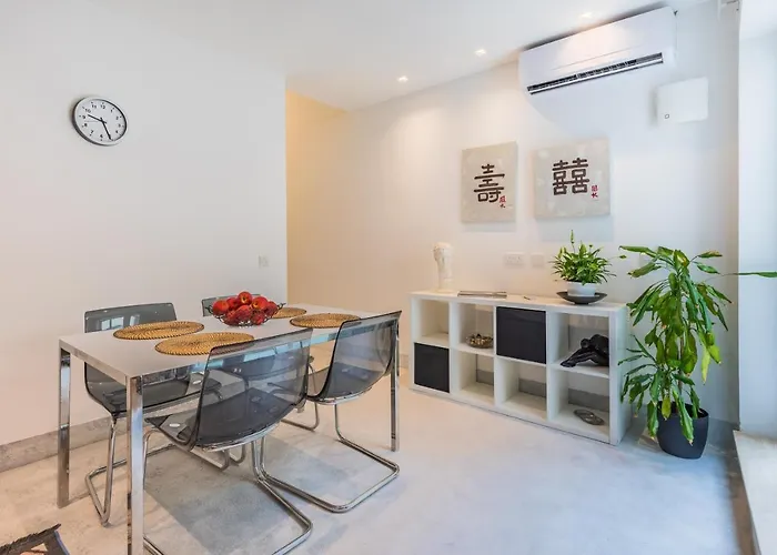 Sliema Luxurious One Bedroom Duplex Maisonette