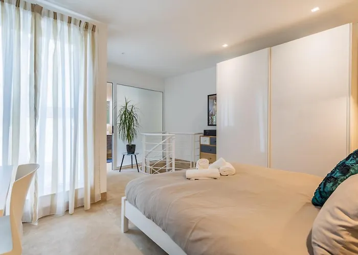 Sliema Luxurious One Bedroom Duplex Maisonette